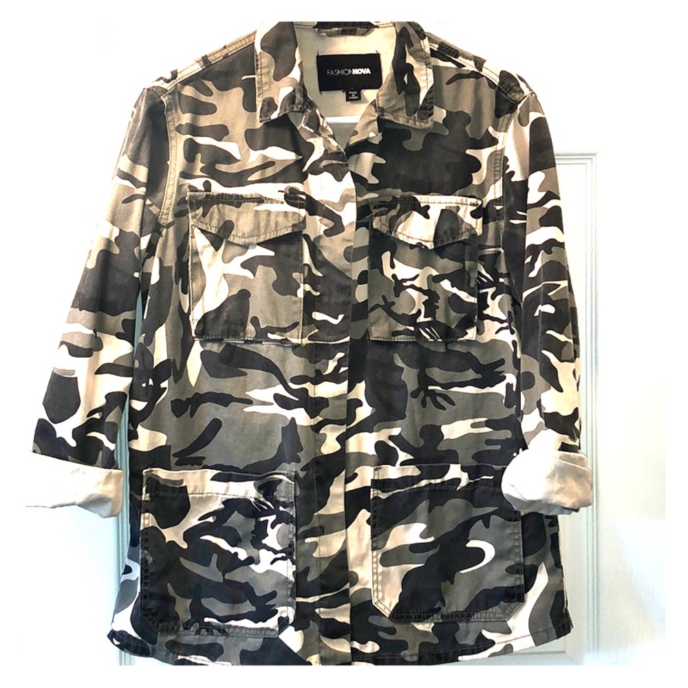 Camouflage print oversized jacket with pockets